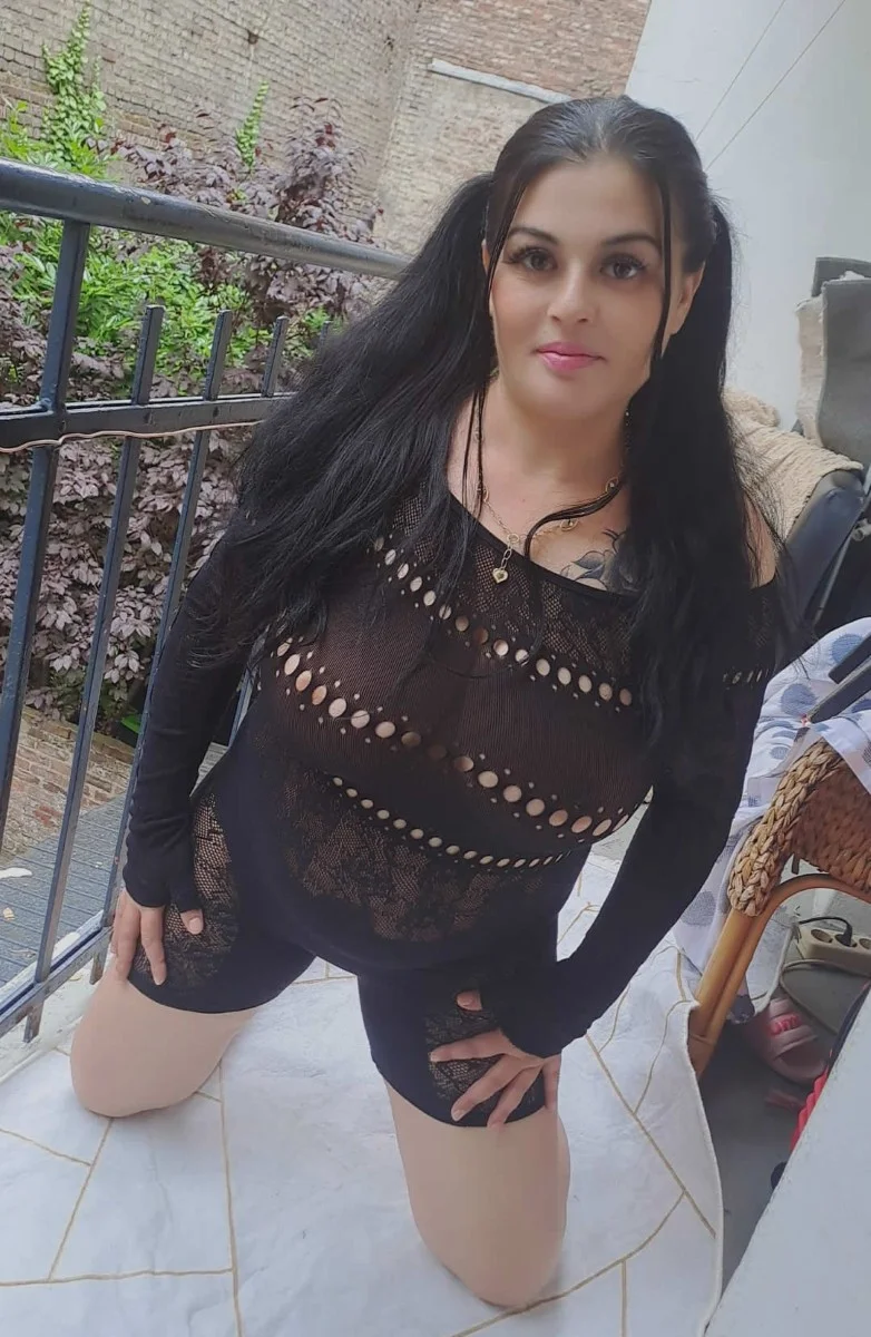 TOP Selina: intensiv Zungenküsse & Anal und alles!