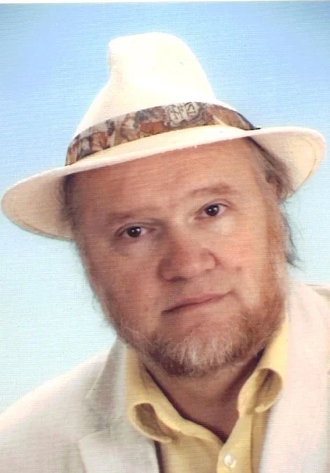 Freundlicher gutaussehender Mann im reiferen Alter sucht hübsche Frau für Freizeit/Urlaub
