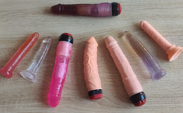 Paar in Leipzig  bietet Slip und Dildo