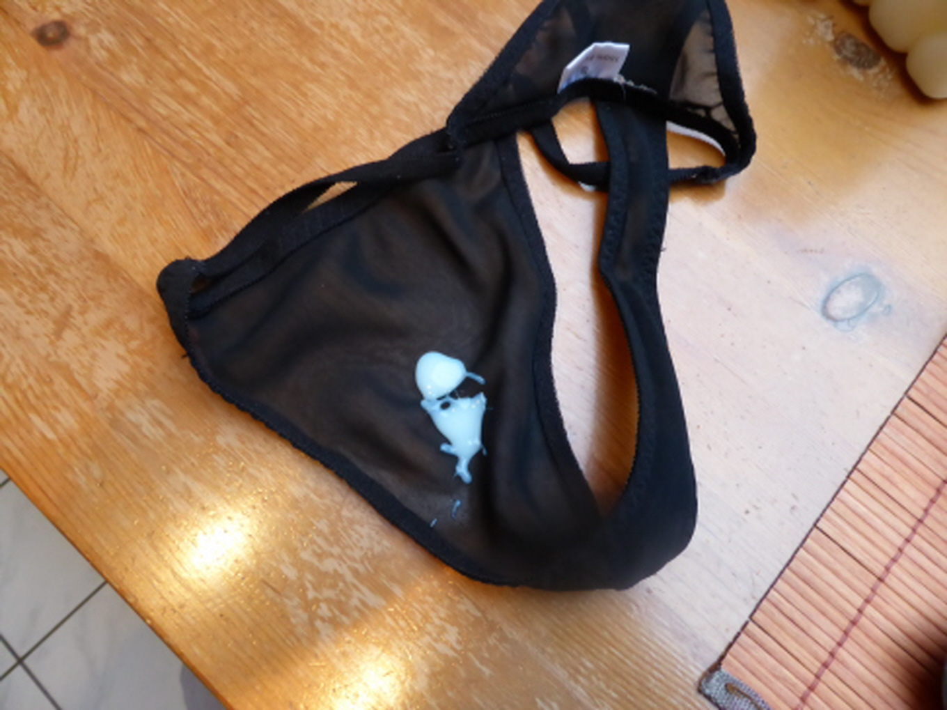 Paar bietet Getragenes von ihr oder ihm an