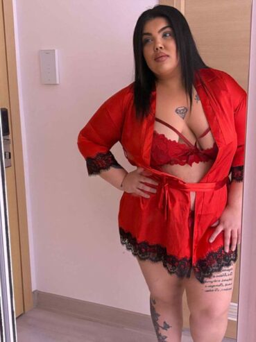 Karla mit großen Hupen macht Sextreffen