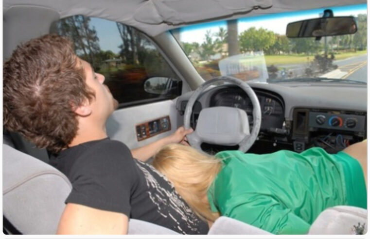 Blowjob im Auto