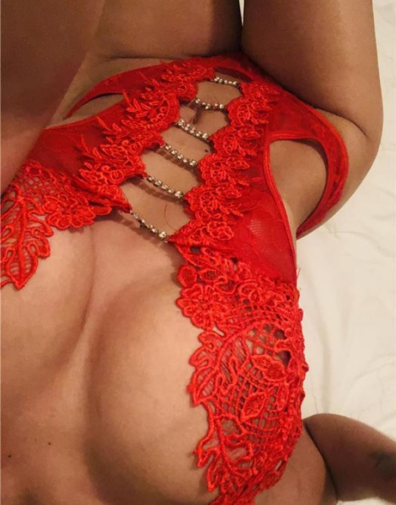 Niveauvolle 3-Loch Freundin fickt wild & intensiv!