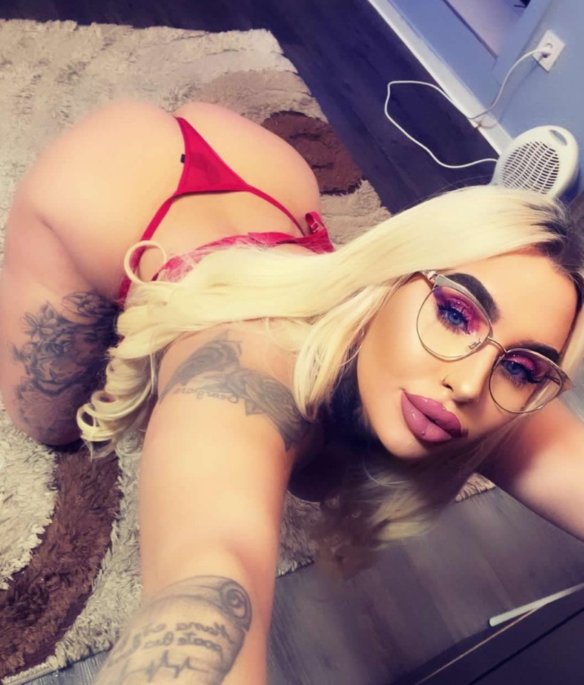 Geiles junges Mädchen: TOP BlowJob und heißer Sex (GV nur safe)!