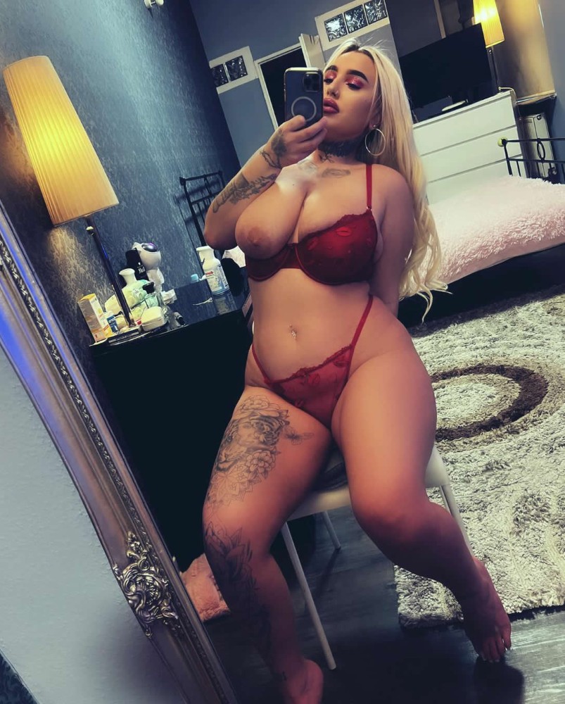 Geiles junges Mädchen: TOP BlowJob und heißer Sex (GV nur safe)!