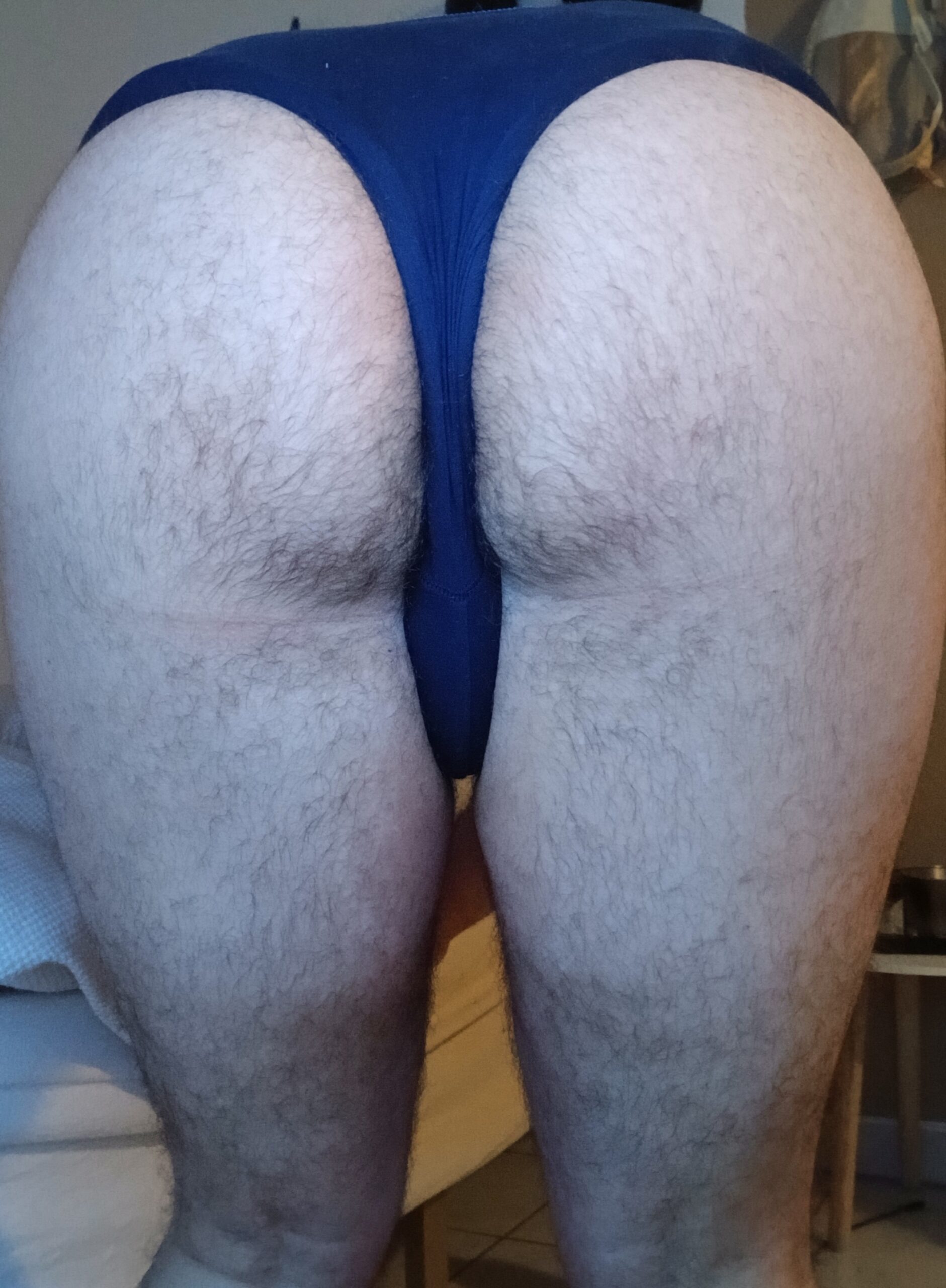 Mann bietet Escort an