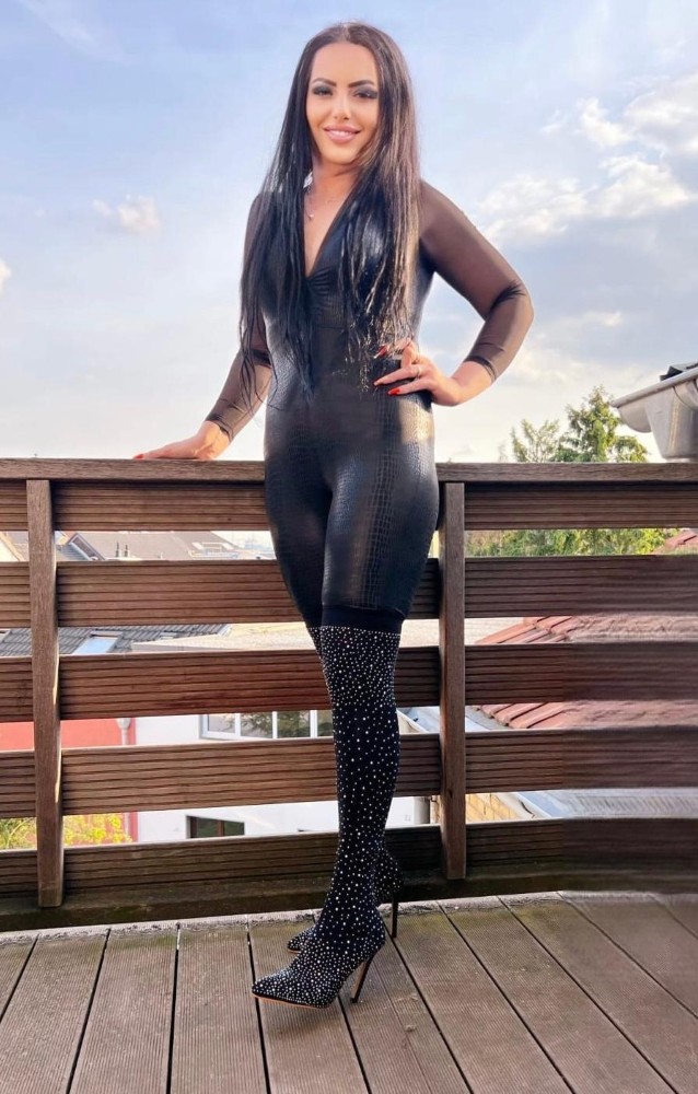 Französisch-Spezialistin, geile Zunge, GF6-Total