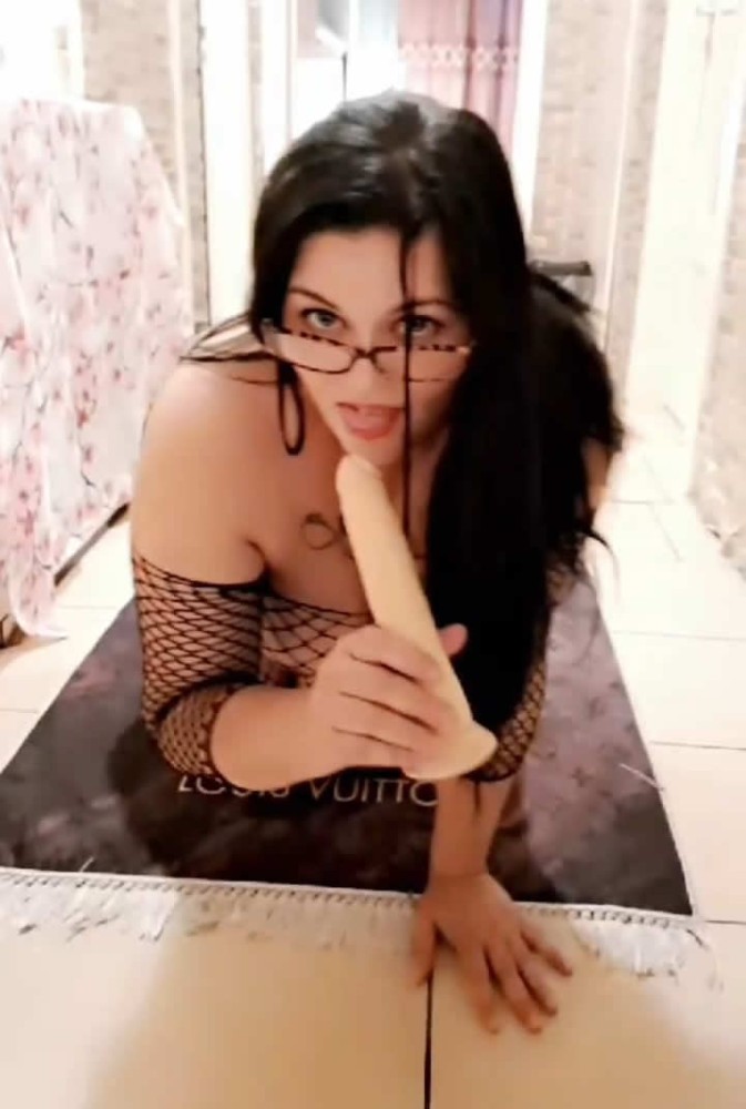 Echte MILF Selina-Sahnestück: Große Geilheit für Kleines Geld!