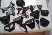 Paar bietet getragene Slips und andere Sexysachen an