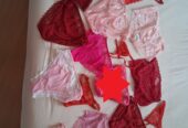 Paar bietet getragene Slips und andere Sexysachen an