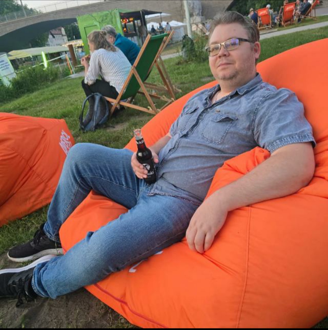 Freundschaft + in Halle