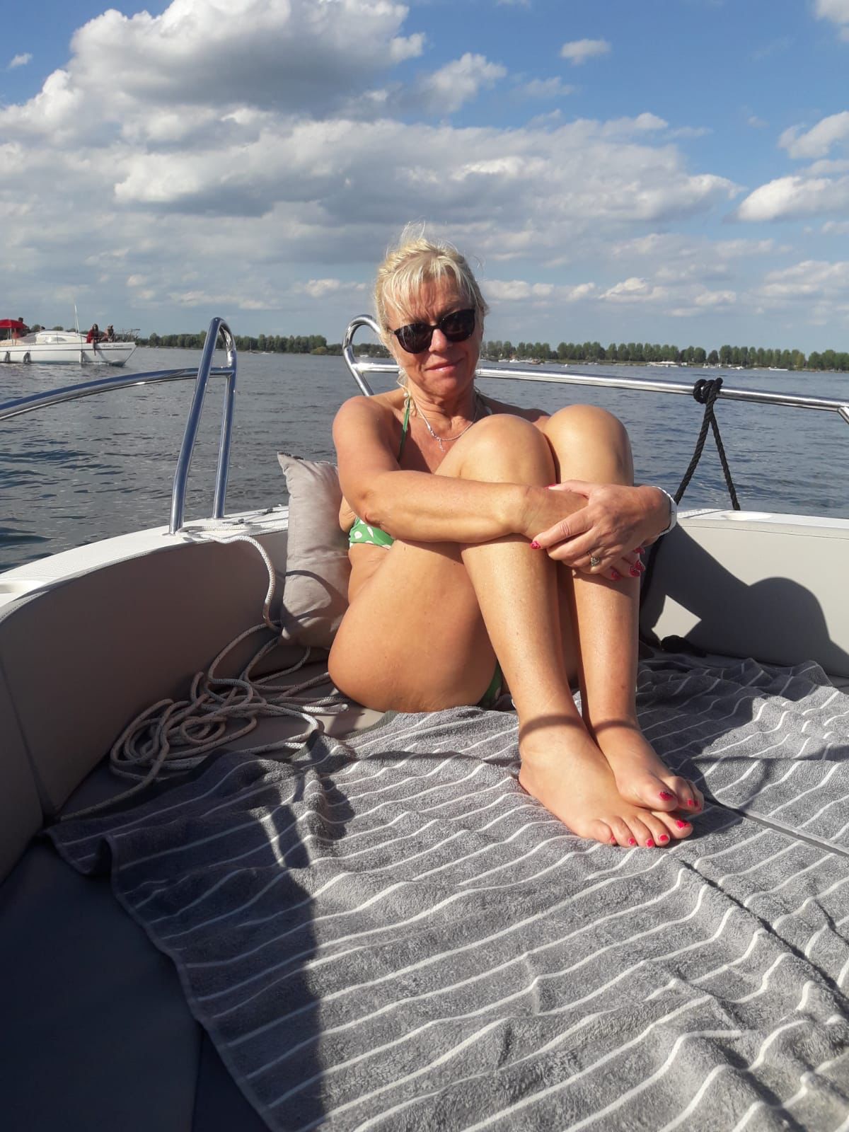 Reife 69 Jahre, eine echte deutsche Hausfrau, die sich gerne von dir besuchen läßt.