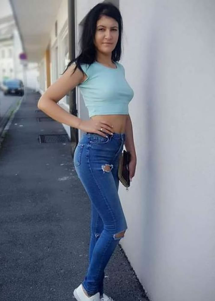Schön feuchte Lippen für echte Sex mit ganze Schwanz!