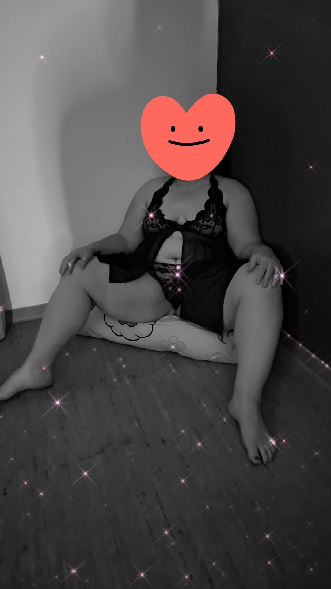 Luna bietet geile versaute Gang Bang Party